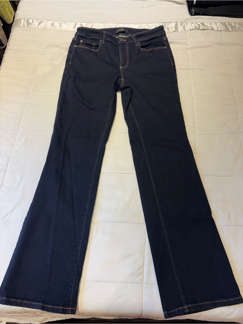 Ann Taylor Curvy Fit Bootcut Jeans — Size 6